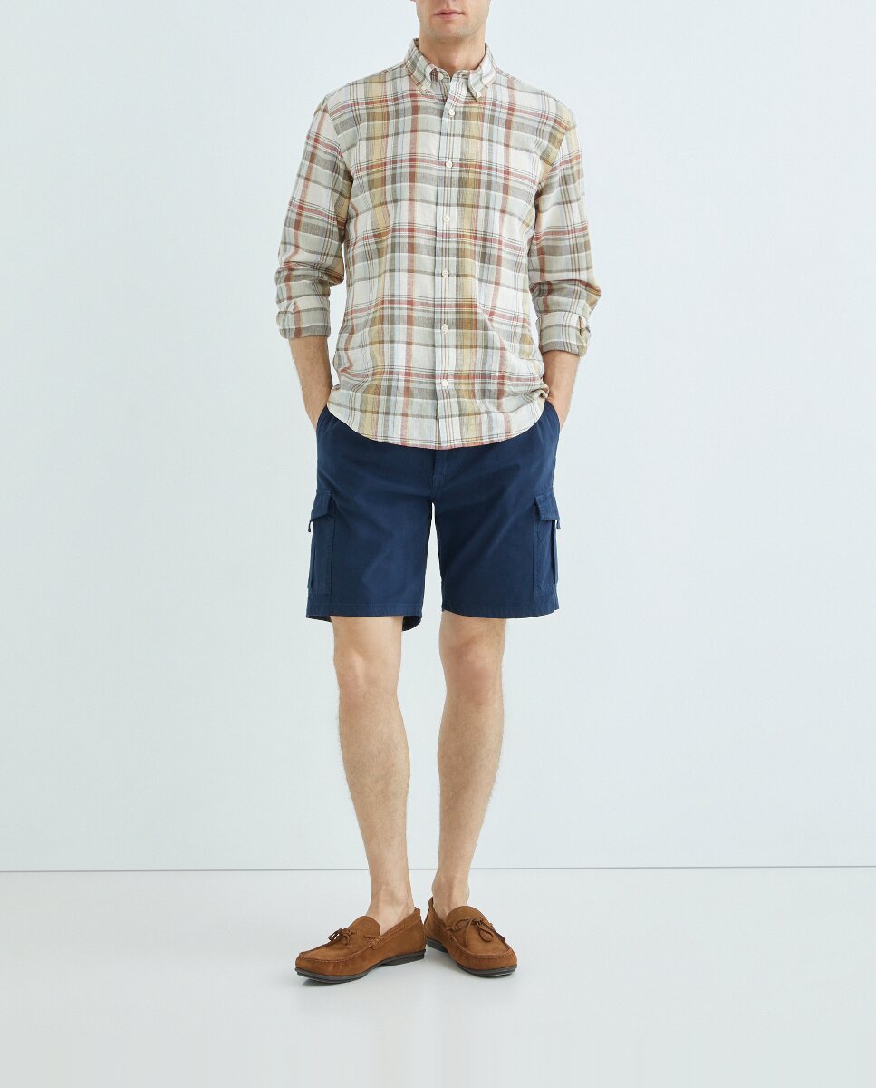 Imagen 0 de Bermuda de hombre tipo chino corte slim