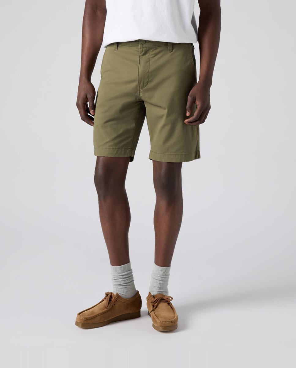 Imagen 0 de Bermuda tipo chino de hombre verde oscuro