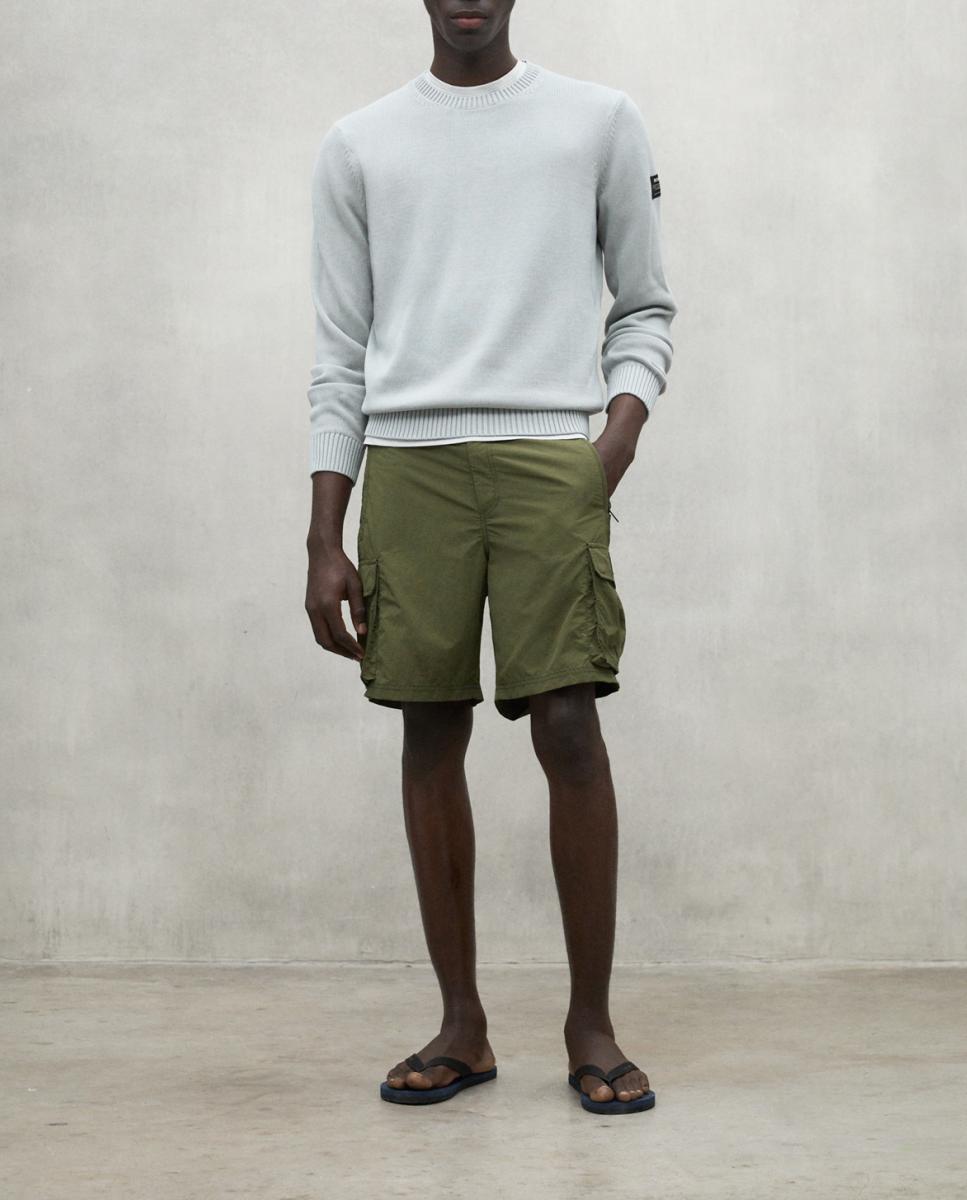 Imagen 0 de Shorts con bolsillos cargo en los laterales con broches ocultos.