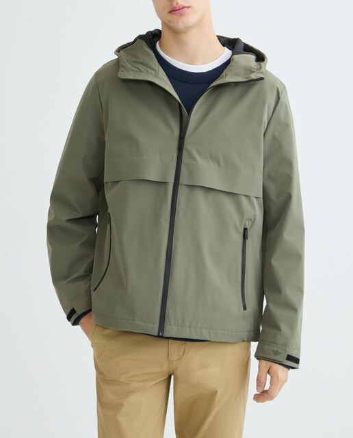 Imagen 0 de Cazadora de hombre con capucha.