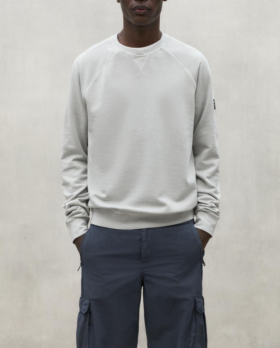 Imagen 0 de Sudadera con marca impresa en manga y cuello redondo.