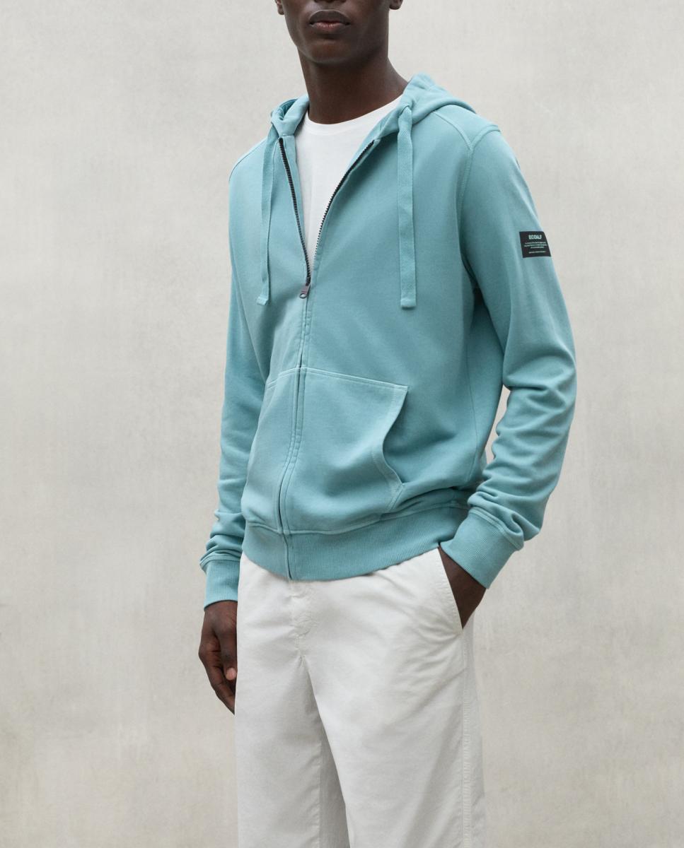 Imagen 0 de La sudadera Rena, confeccionada con un material principal de 100% algodón reciclado, es la opción perfecta para