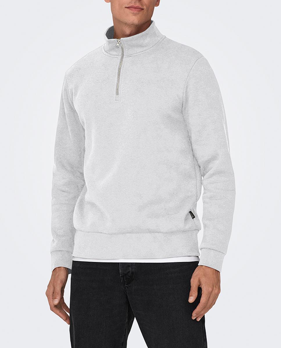Imagen 0 de Sudadera de hombre básica con cuello alto.
