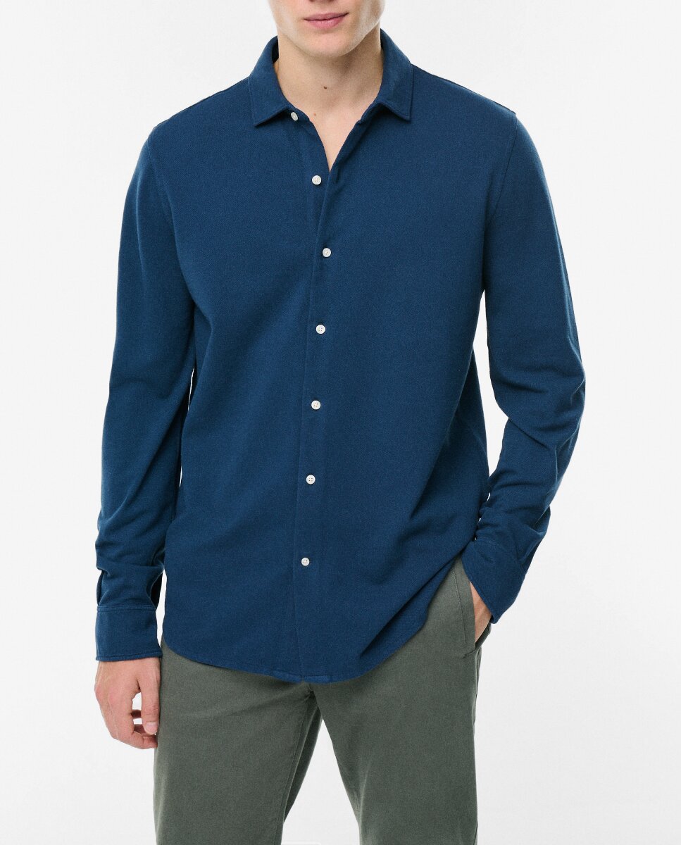 Imagen 0 de Camisa hombre de manga larga con botones frontales.