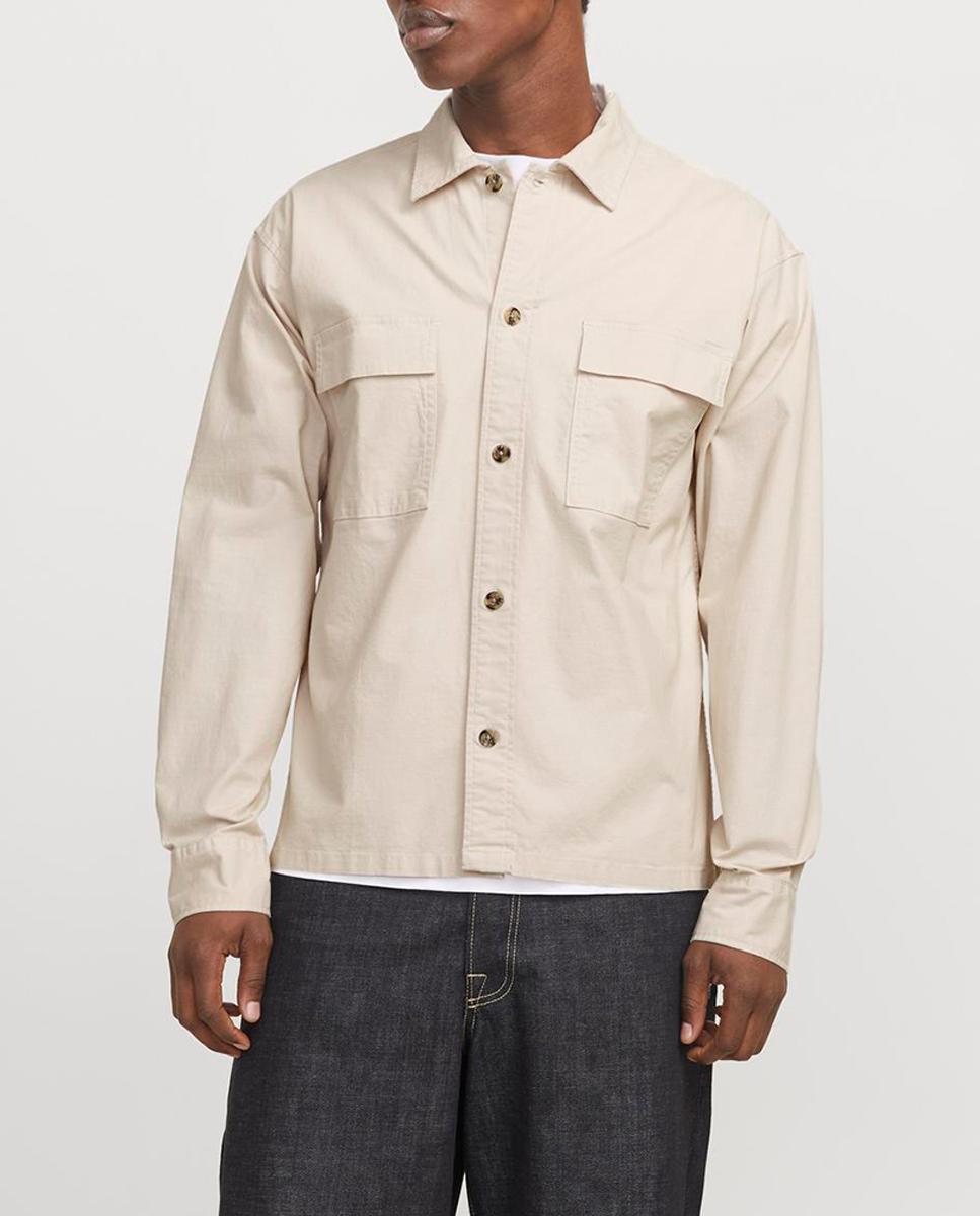 Imagen 0 de Sobrecamisa con bolsillos laterales lisa de hombre