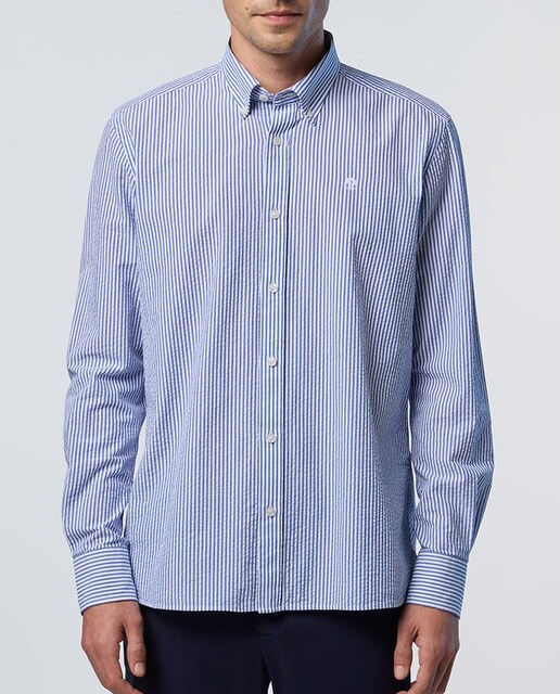 Imagen 0 de Camisa de hombre seersucker a rayas con cuello de botón