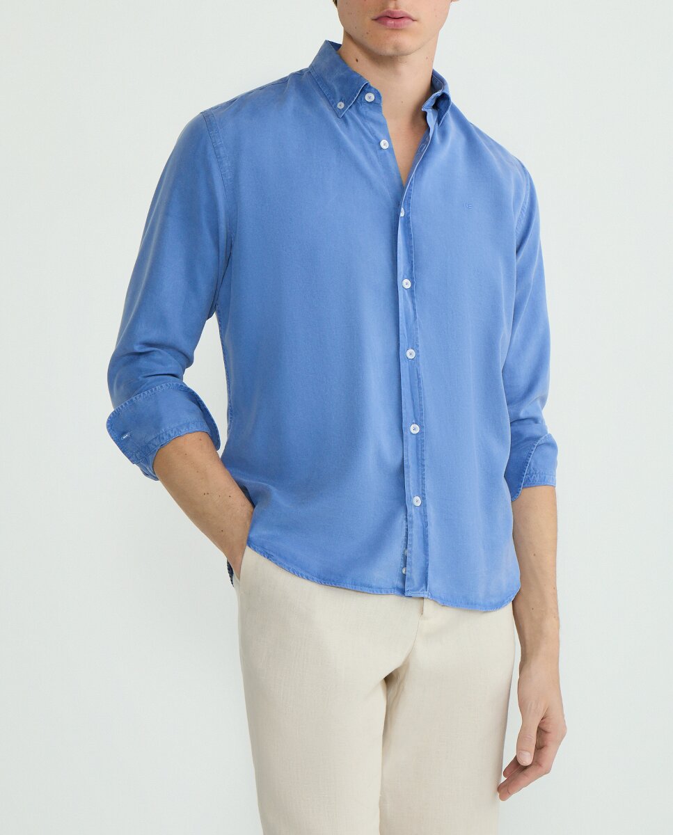 Imagen 0 de Camisa de hombre regular  tintada en prenda