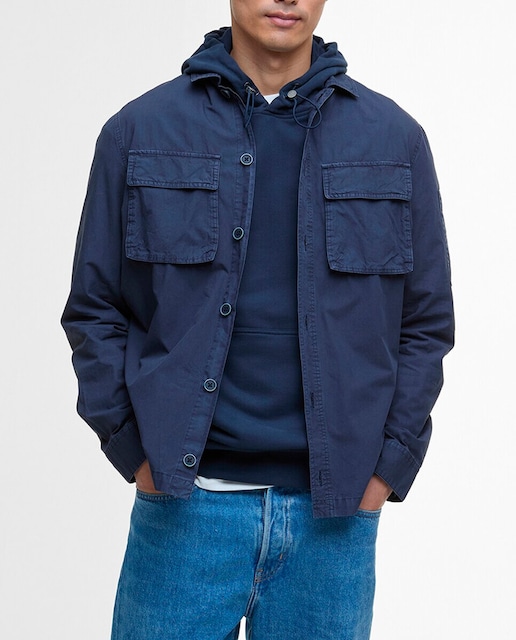 Imagen 0 de Sobrecamisa de hombre con dos bolsillos y logo en manga