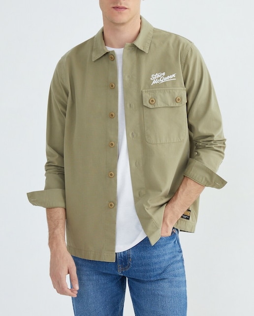 Imagen 0 de Sobrecamisa de hombre con un bolsillo y logo en el pecho