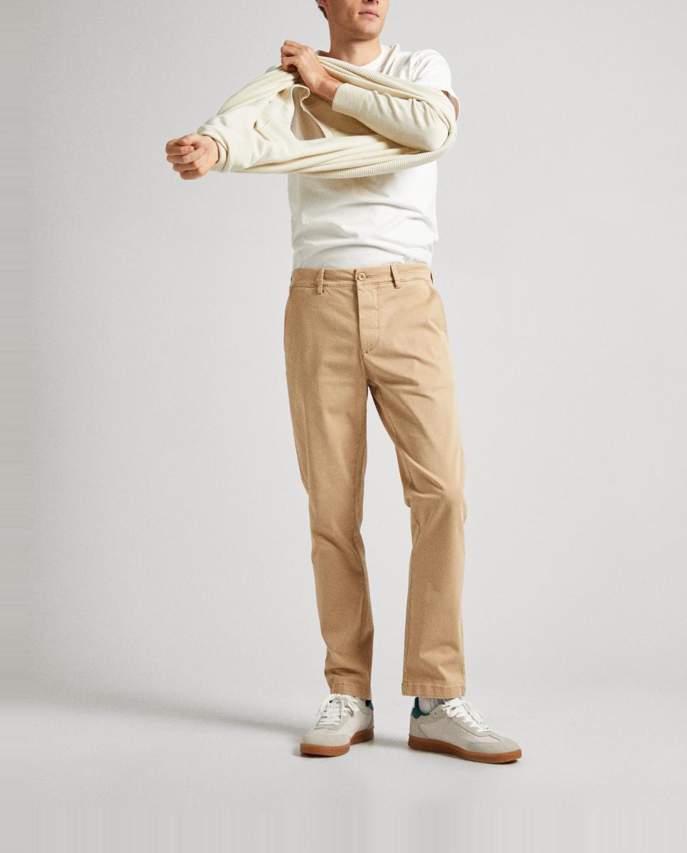 Imagen 0 de Chino de hombre fit slim teñido en prenda