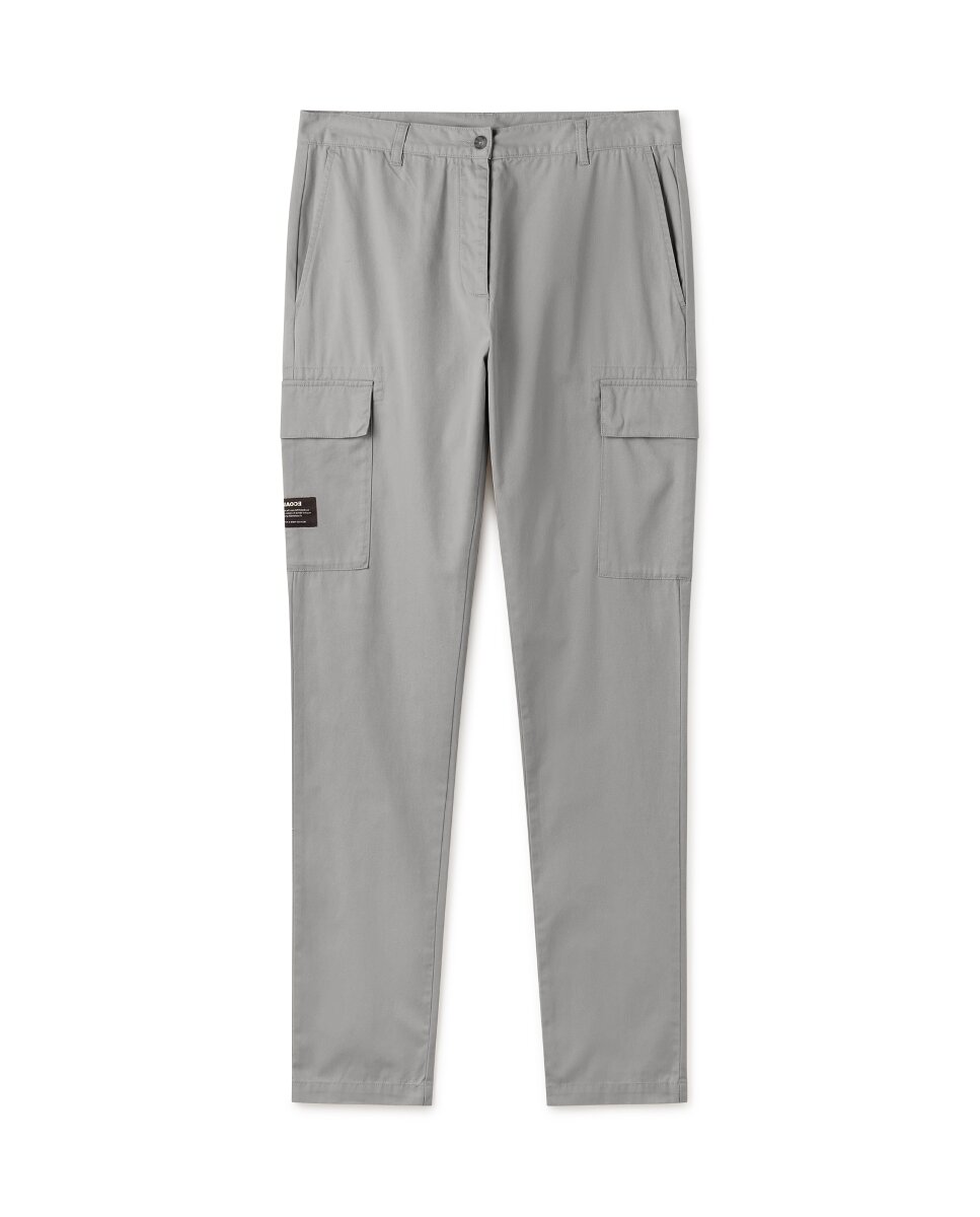 Imagen 0 de Pantalones de tiro medio, con bolsillos cargo en los laterales.