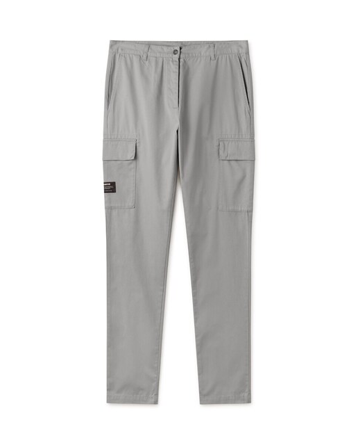 Imagen 0 de Pantalones de tiro medio, con bolsillos cargo en los laterales.