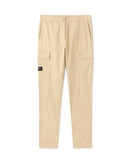 Imagen 0 de Pantalones de tiro medio, con bolsillos cargo en los laterales.