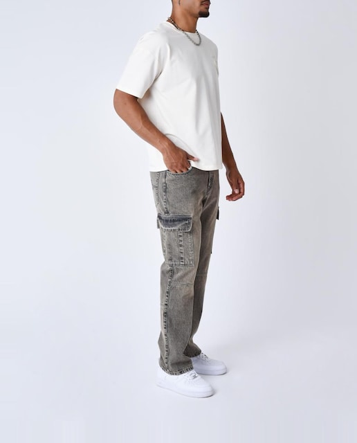 Imagen 0 de Pantalón de hombre vaqueros acampanados con cortes