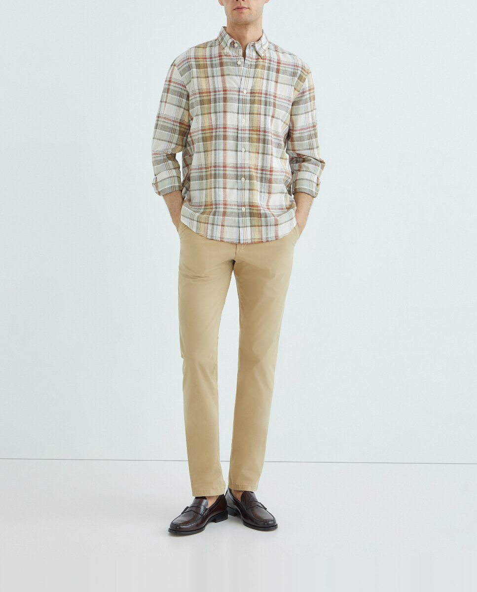 Imagen 0 de Pantalón de hombre tipo chino corte regular