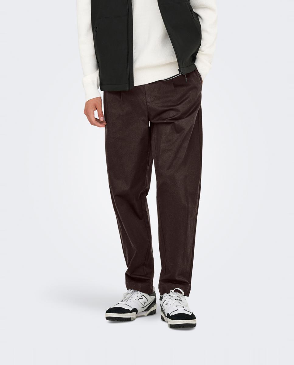 Imagen 0 de Pantalón de hombre estilo chino con corte tapered fit