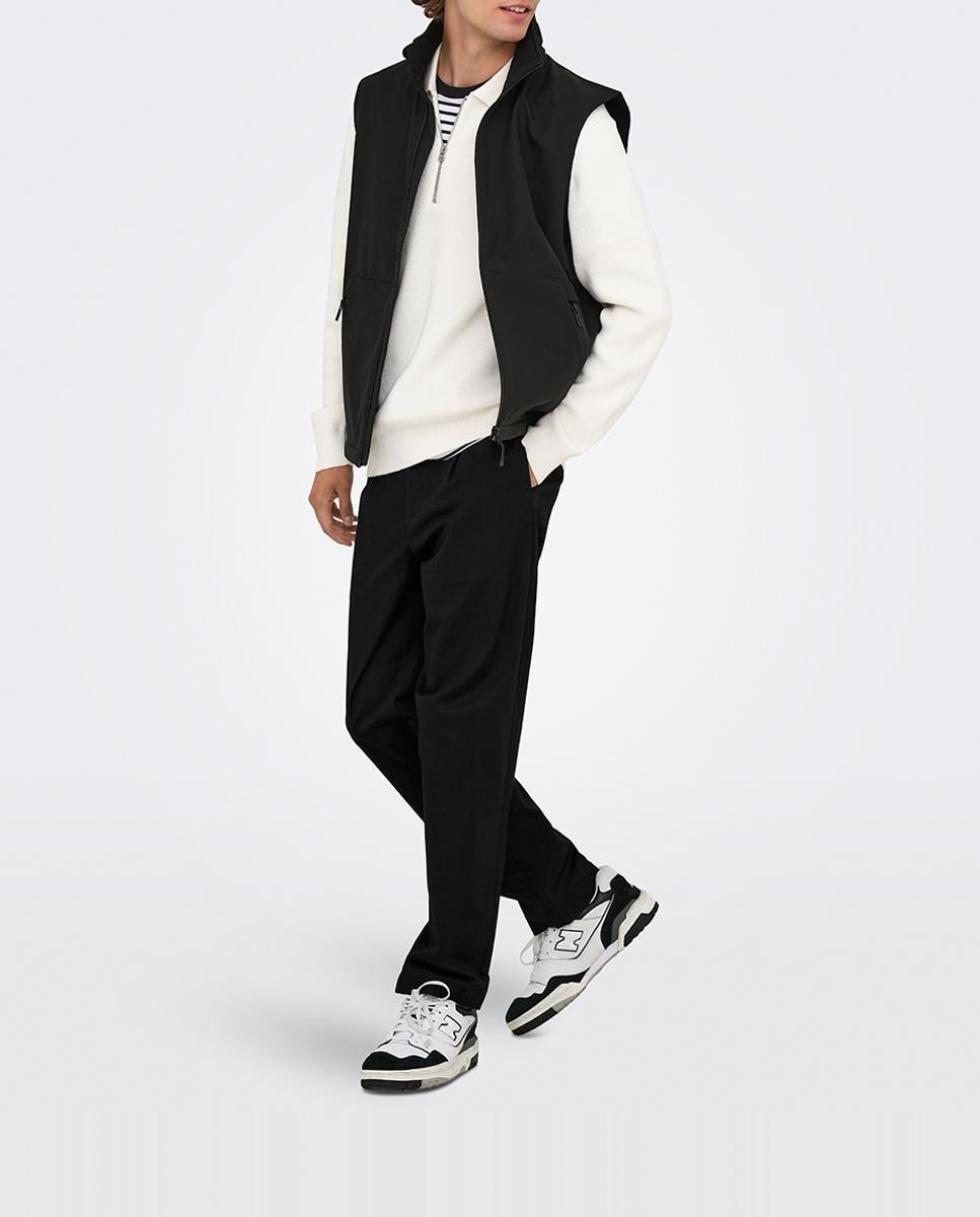 Imagen 0 de Pantalón de hombre estilo chino con corte tapered fit