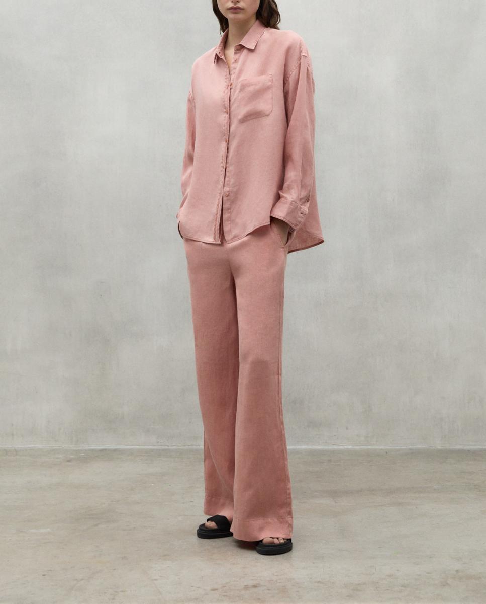 Imagen 0 de Los pantalones Mosa están hechos de 100% lino. Esta fibra es conocida por su alto rendimiento al tener un periodo