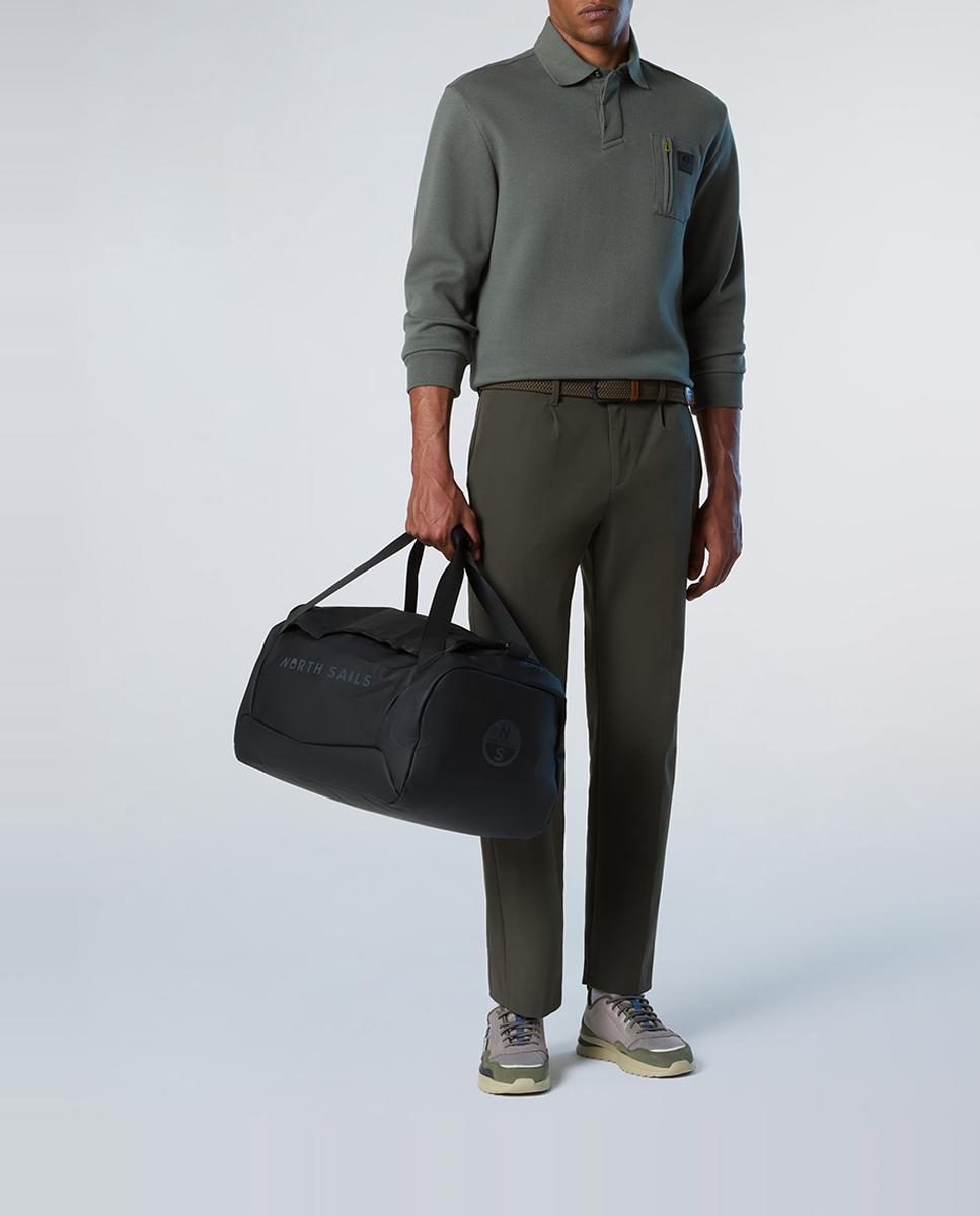 Imagen 0 de Chino regular fit con pinzas en tejido Ecotex elástico y bolsillo lateral con cremallera.