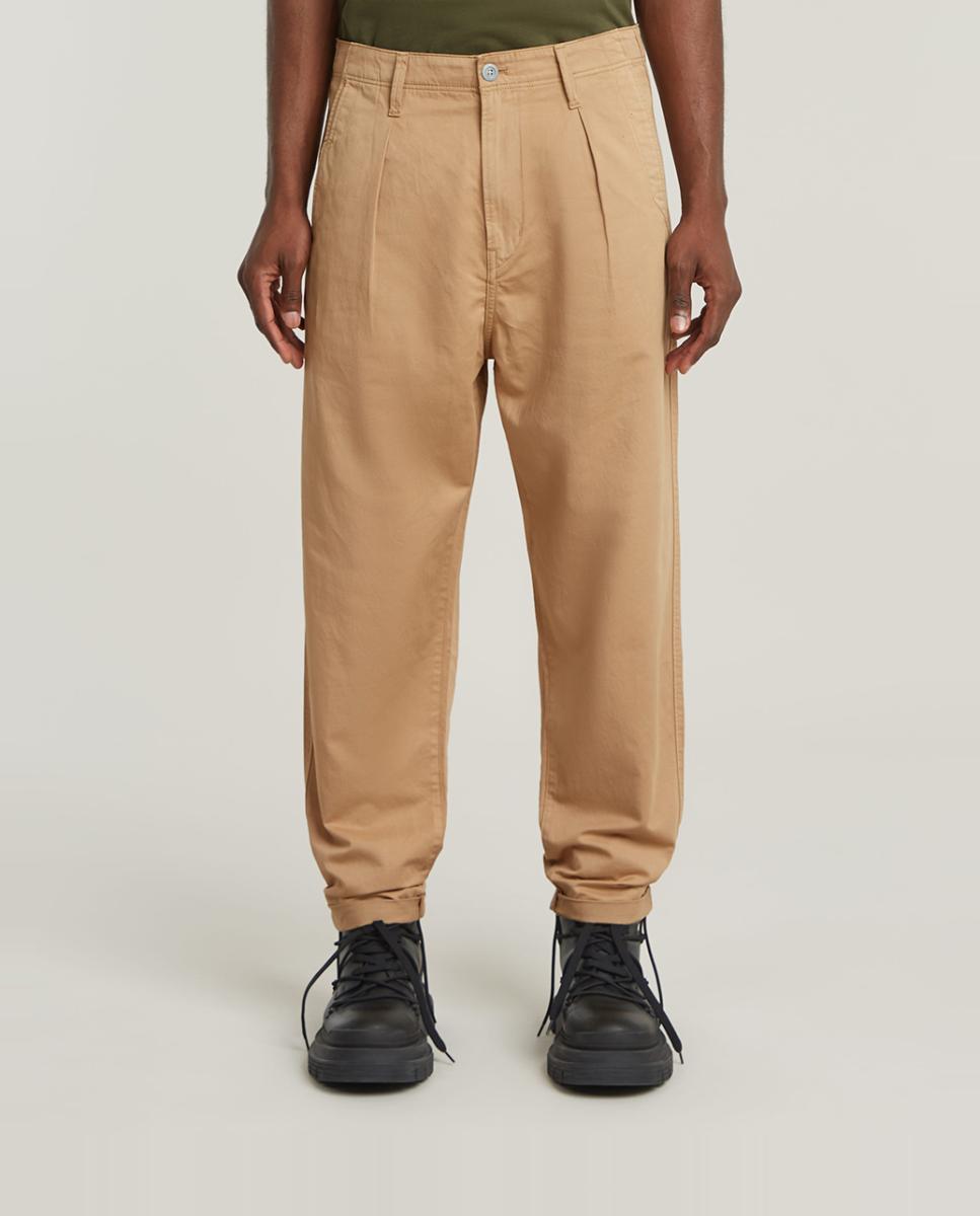 Imagen 0 de Pantalón chino de hombre de corte relajado y pinzas delanteras