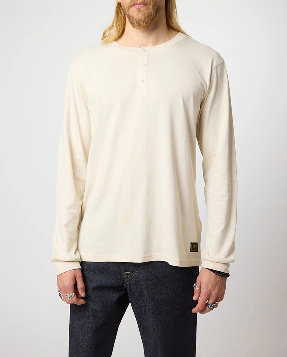 Imagen 0 de Camiseta con etiqueta decorativa bordada en la parte inferior izquierda de hombre