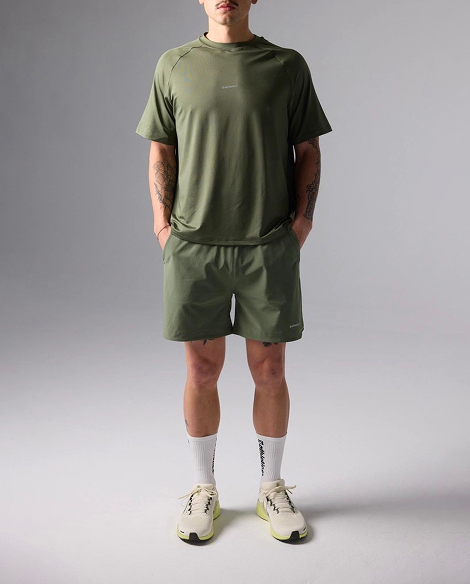 Imagen 0 de Camiseta deportiva fabricada con poliéster, de secado rápido, UV50 y repelente al agua de hombre
