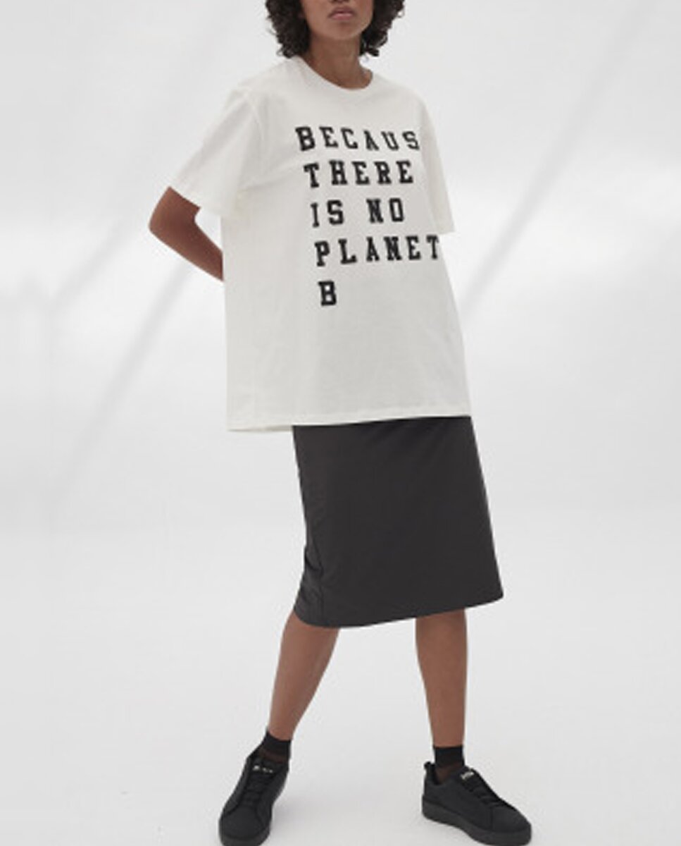Imagen 0 de Camiseta mujer con cuello redondo y estampado frontal.