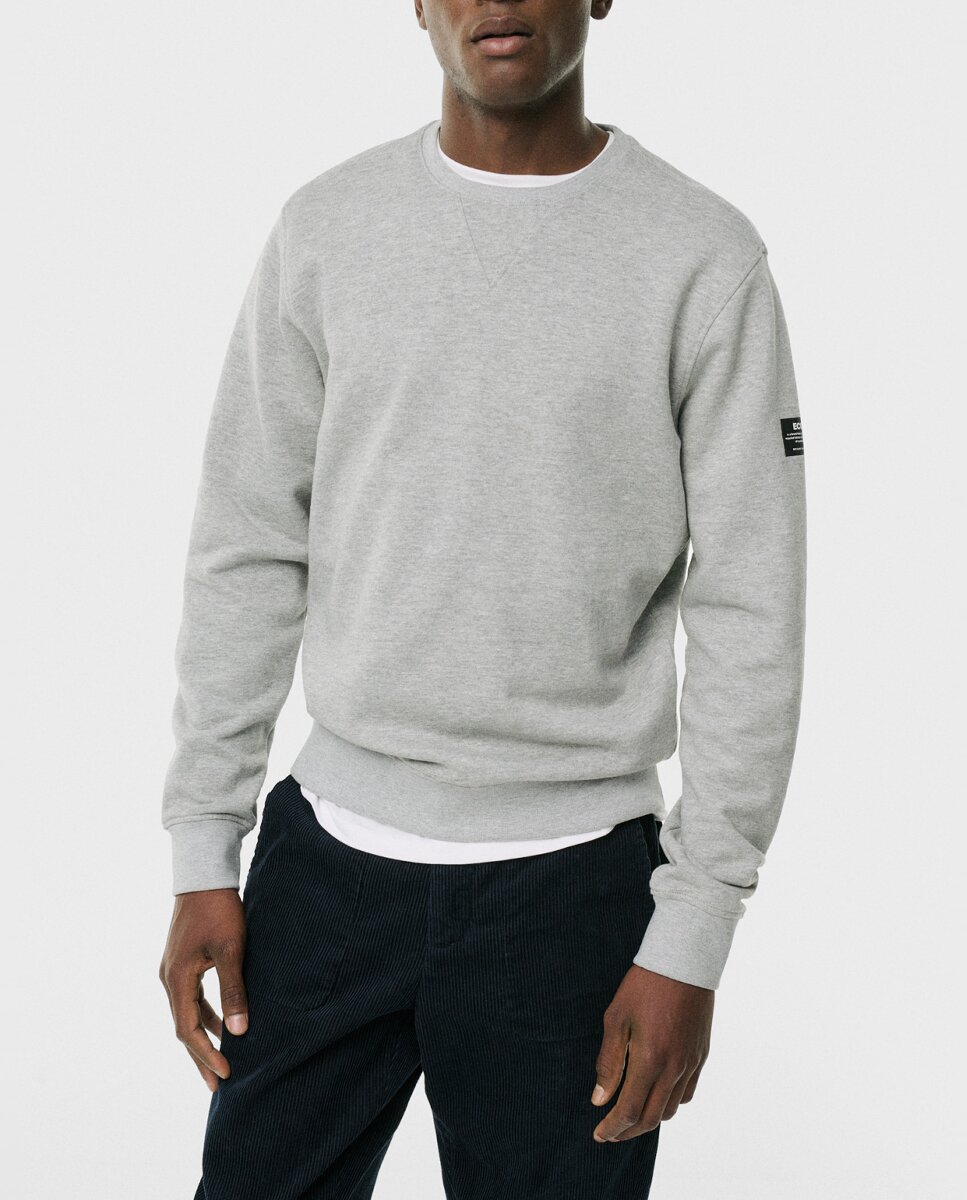 Imagen 0 de Sudadera con fit regular, cuello redondo y logo en la manga.
