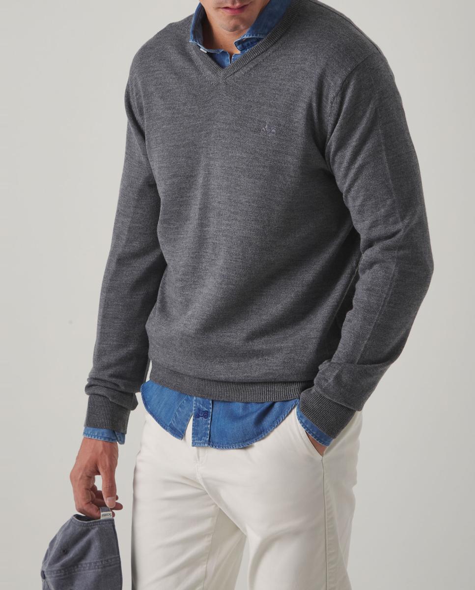 Imagen 0 de JERSEY ICONIC V NECK MERINO GRIS MEDIO