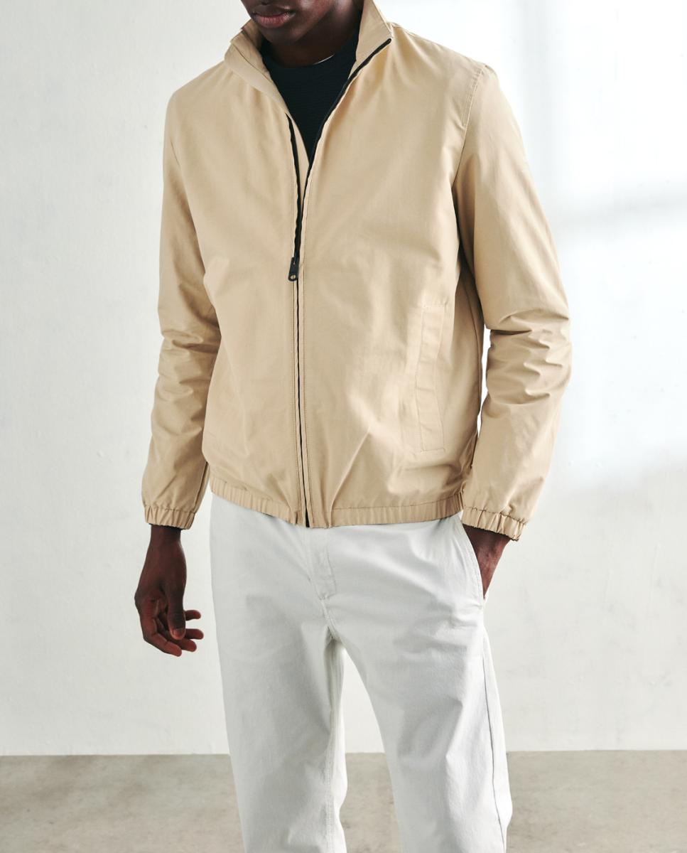 Imagen 0 de La chaqueta Seedor está hecha de 52% algodón orgánico y 48% nylon reciclado. Este material es la opción que empleamos