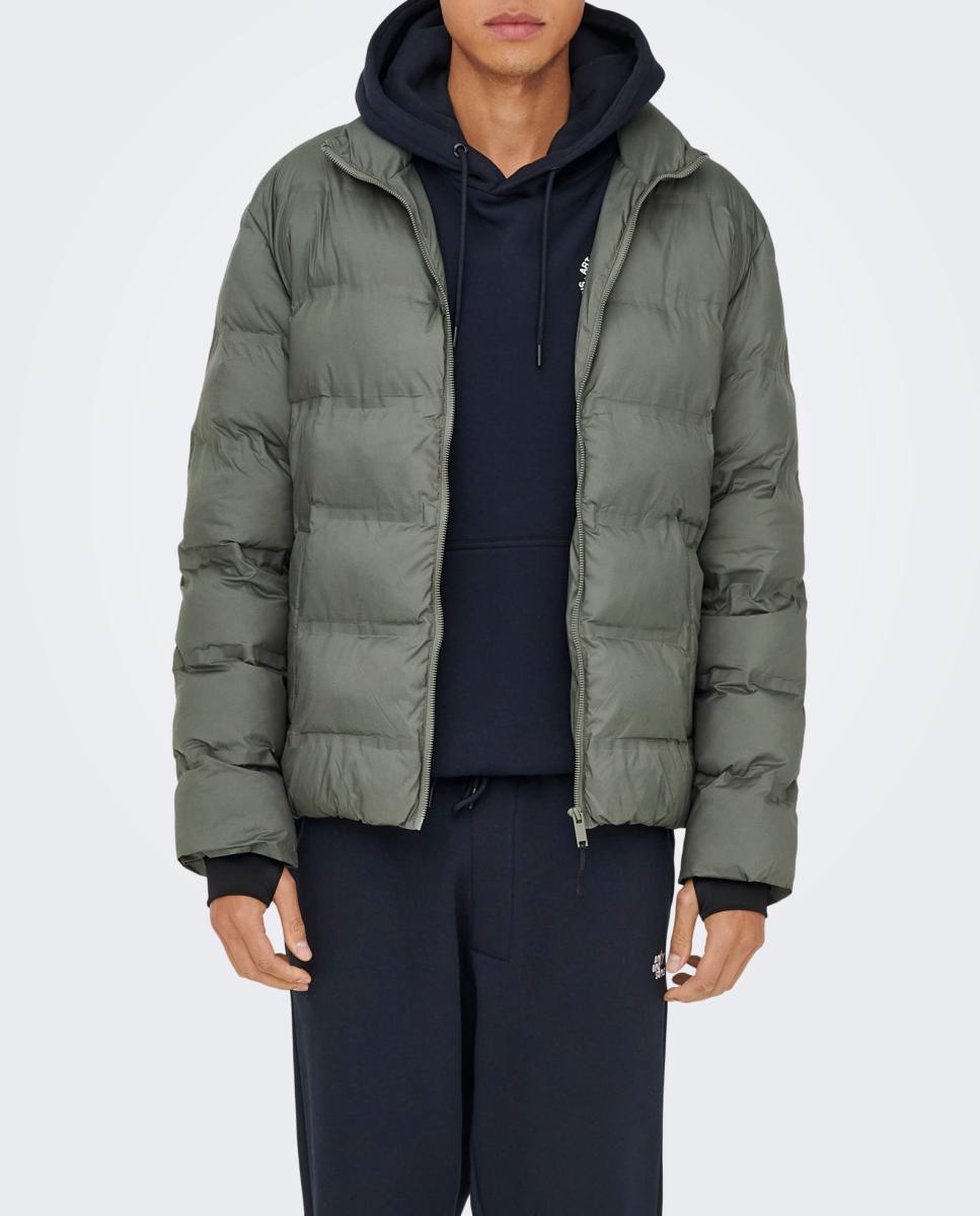 Imagen 0 de Abrigo acolchado de hombre regular fit.