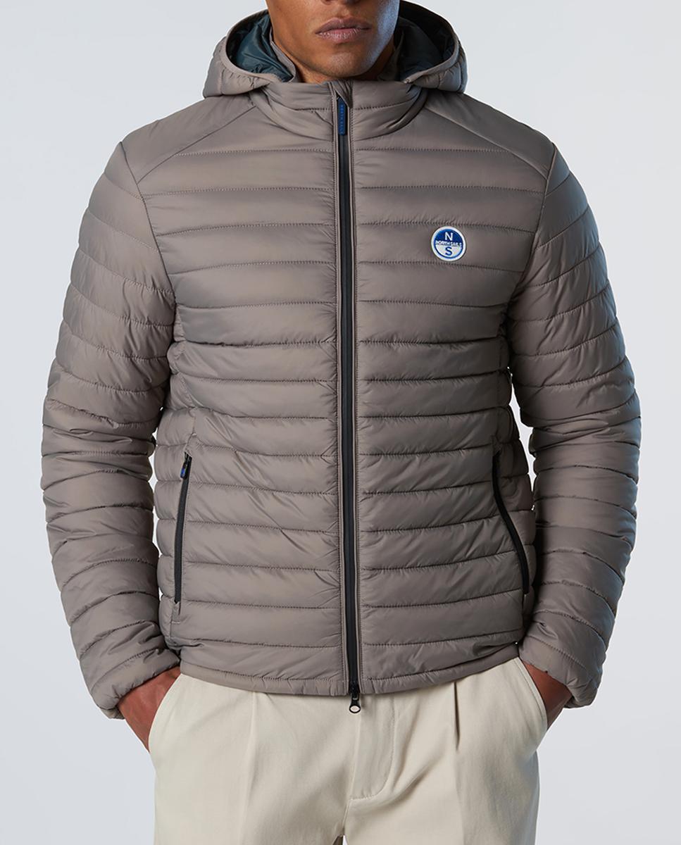 Imagen 0 de Chaqueta ultraligera en nylon reciclado con relleno térmico y capucha desmontable.