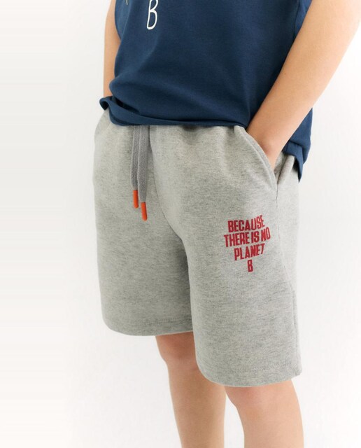 Imagen 0 de Pantalon corto niño con bolsillos laterales y bordado