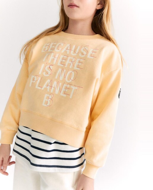Imagen 0 de Sudadera niña con frase en frontal y logo en manga