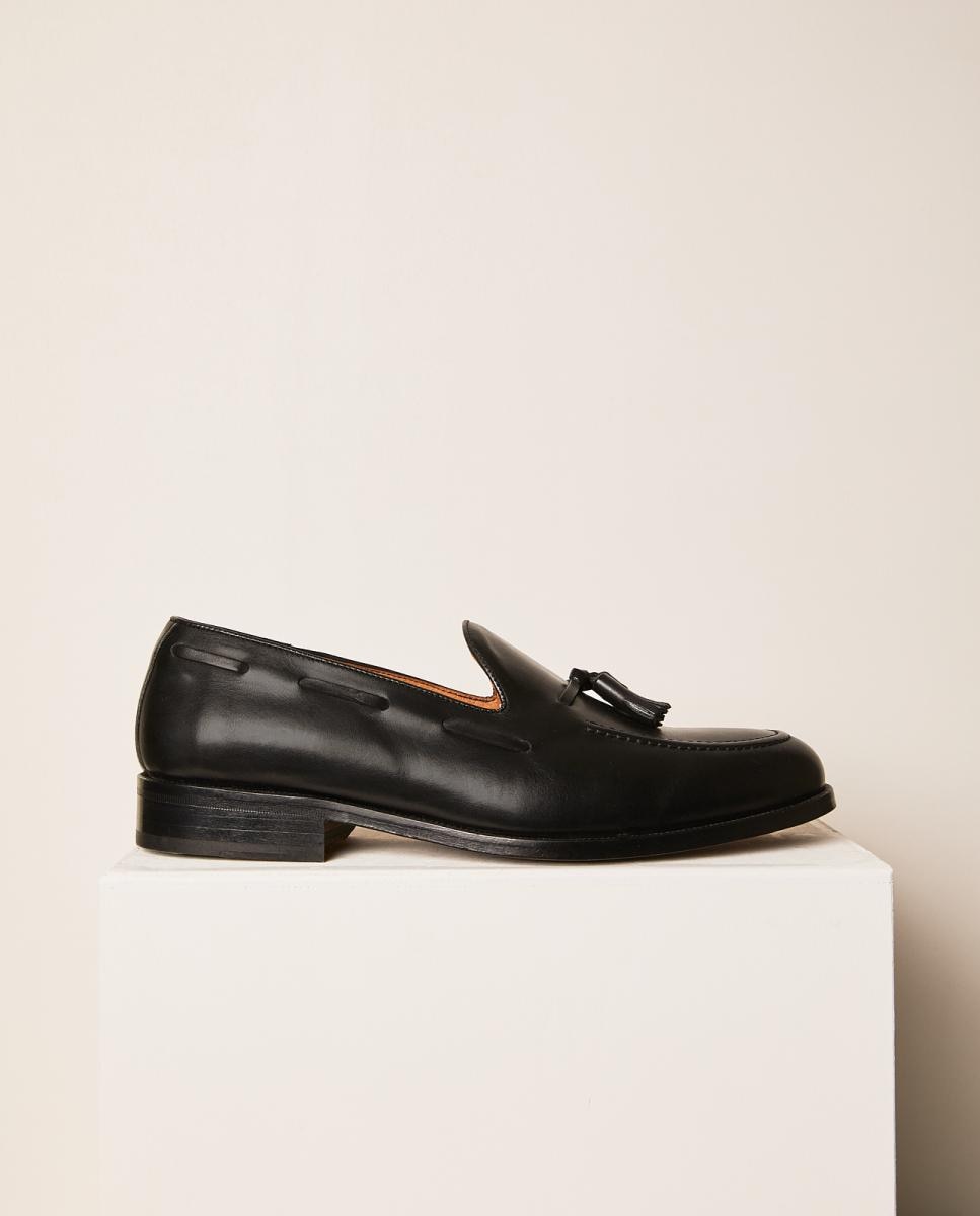 Imagen 0 de Zapato borlas negro