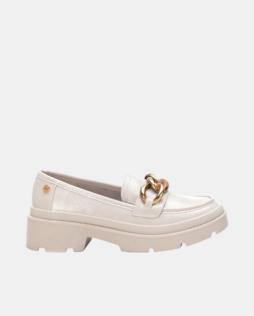 Imagen 0 de Mocasín mujer charol beige