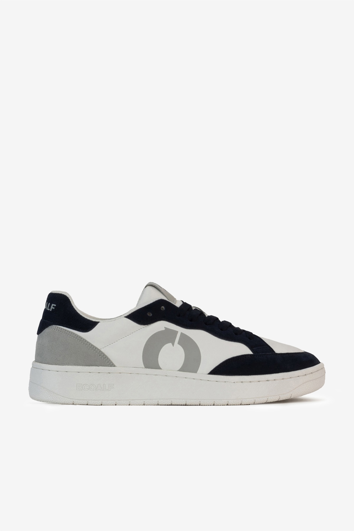 Imagen 0 de Zapatillas de hombre de cuero vegano y suela plana.