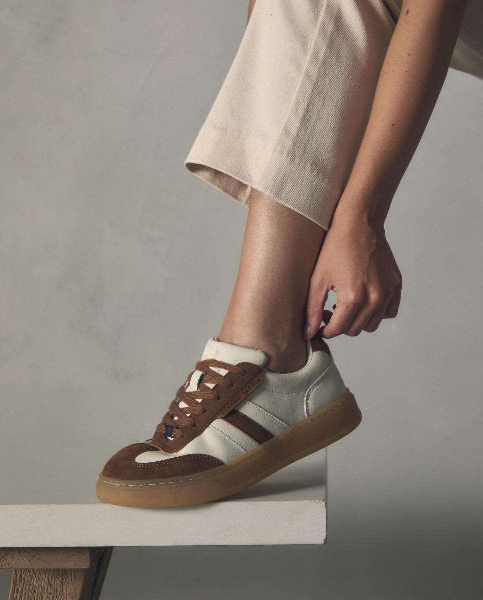 Imagen 0 de Zapatilla de mujer combinada