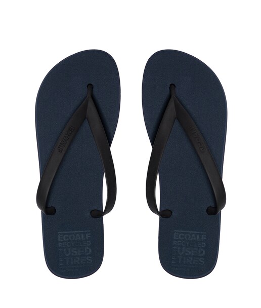 Imagen 0 de Chanclas flip flop lisas con logo en el talón hechas a partir de ruedas recicladas.