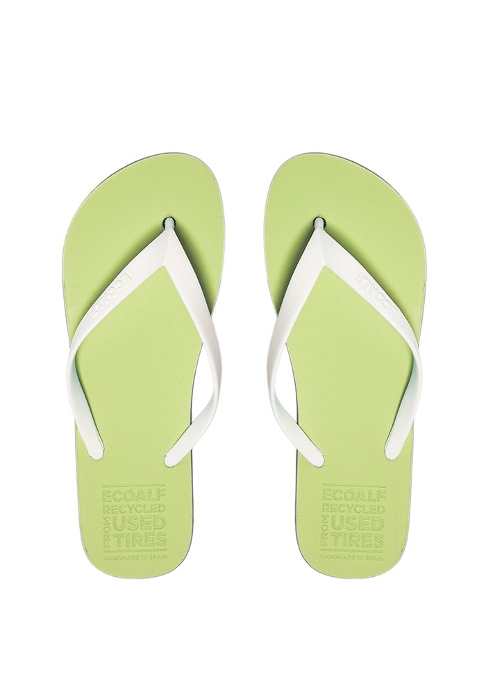 Imagen 0 de Chanclas flip flop lisas con logo en el talón hechas a partir de ruedas recicladas.
