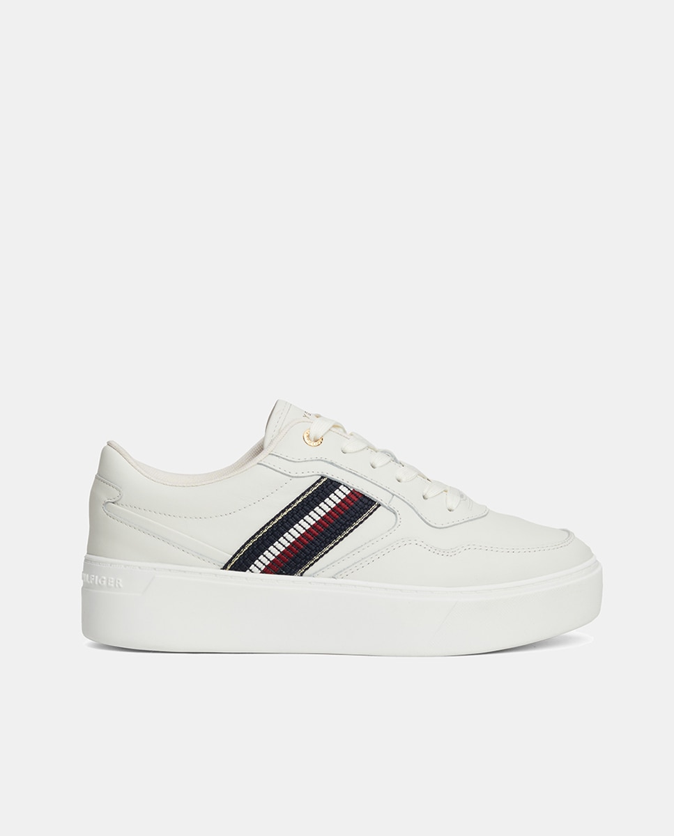 Imagen 0 de Zapatillas de piel estilo basket con plataforma y bandera coorporativa en el lateral de Tommy Hilfiger