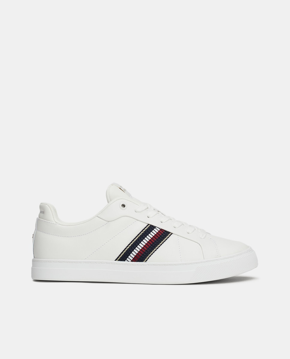 Imagen 0 de Zapatillas de mujer tipo casco bajas piel franja lateral