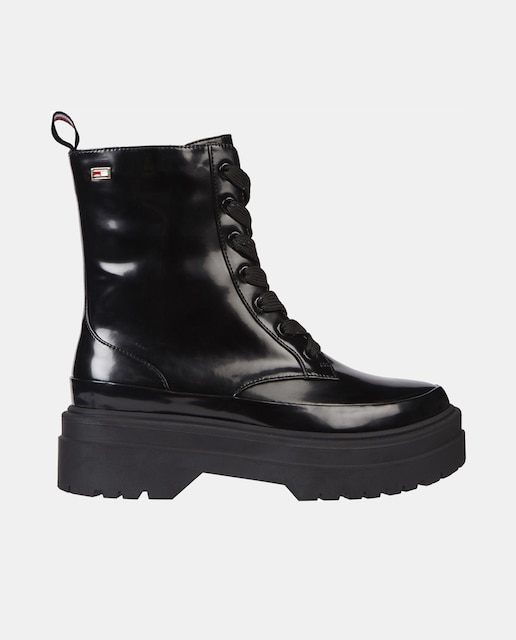 Imagen 0 de Botines de mujer estilo biker con acabado acharolado