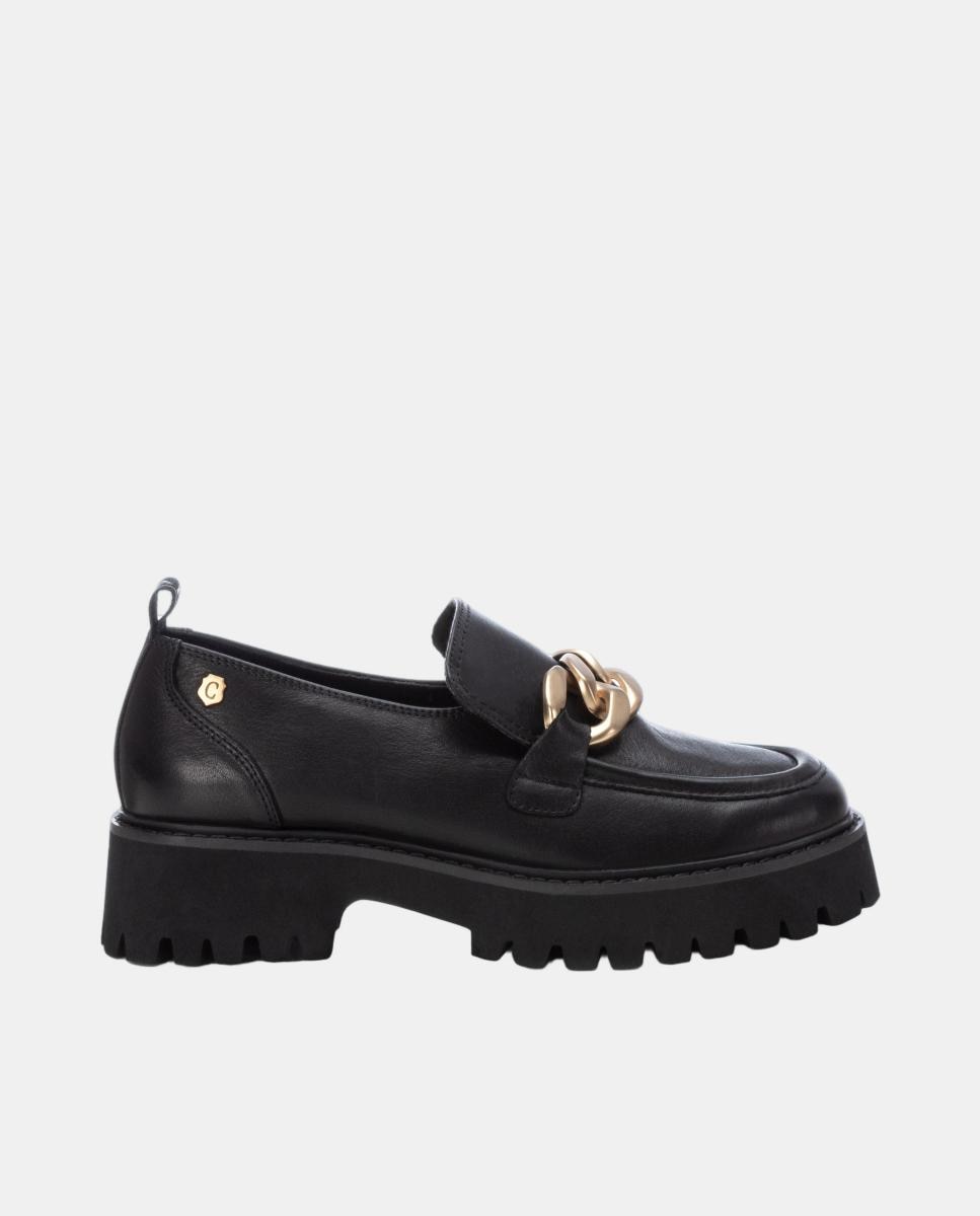 Imagen 0 de Mocasín de mujer de piel con cadena decorativa