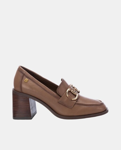 Imagen 0 de Mocasín de mujer de piel con detalle metálico