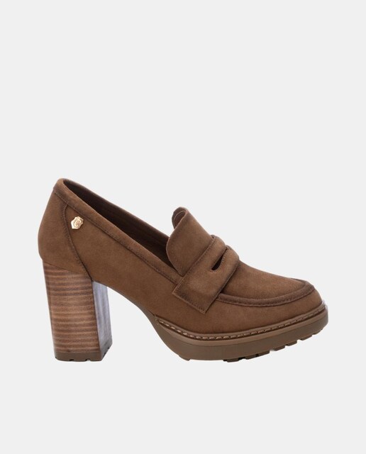 Imagen 0 de Mocasín de mujer de serraje con tacón ancho y antifaz decorativo