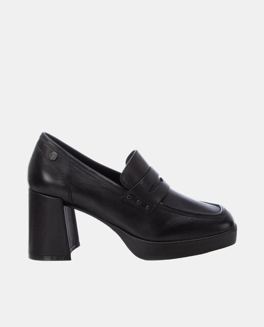Imagen 0 de Mocasín de mujer de piel con tacón al tono
