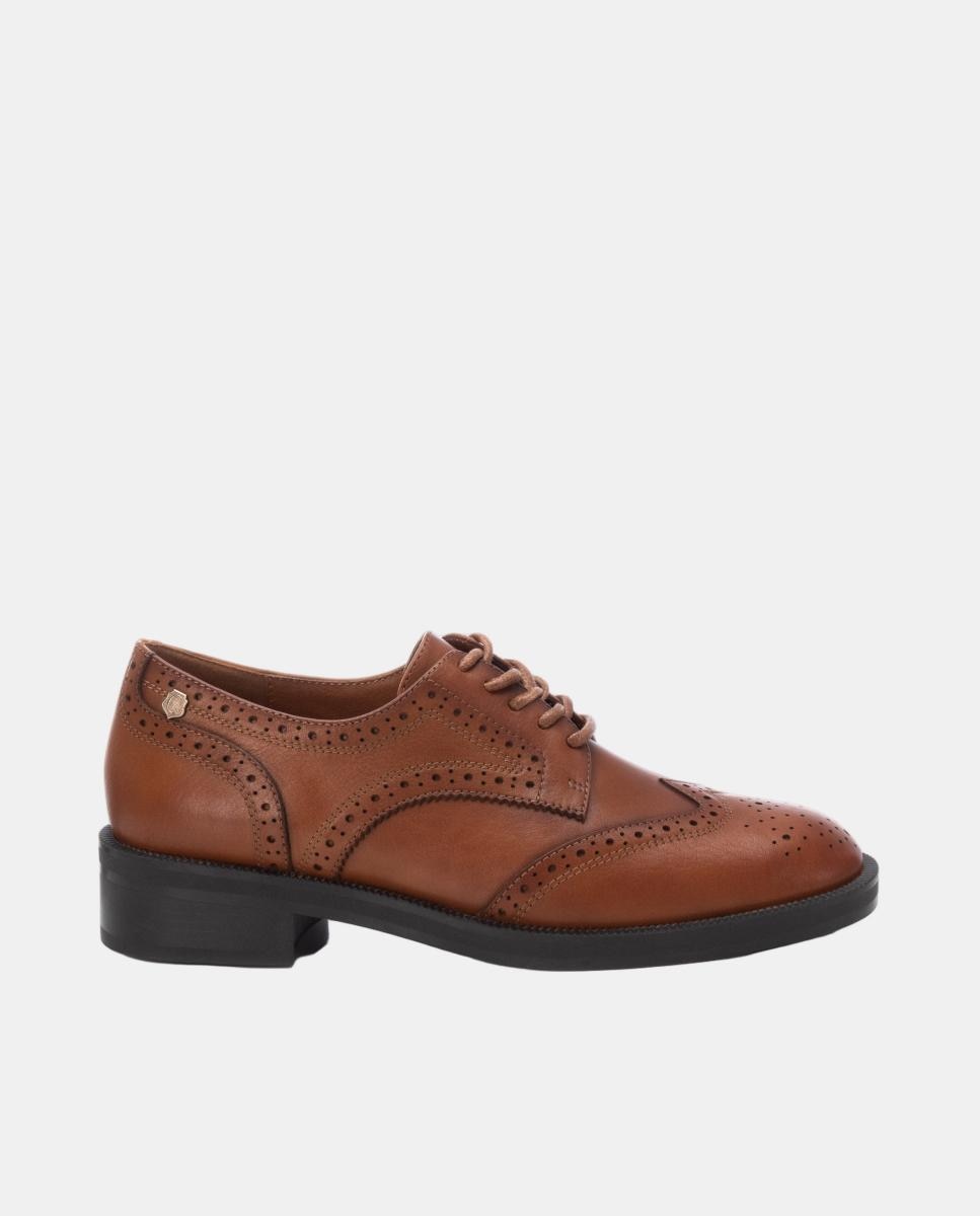 Imagen 0 de Mocasín de mujer de piel con calados decorativos