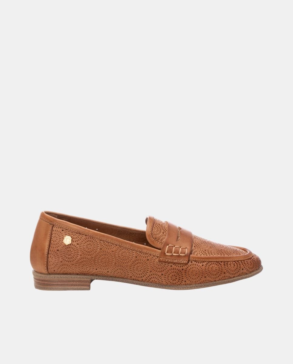 Imagen 0 de Mocasín de mujer, en piel con diseño troquel