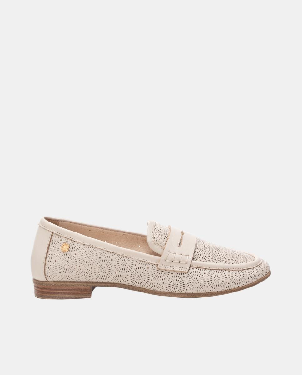 Imagen 0 de Mocasín de mujer, en piel con diseño troquel